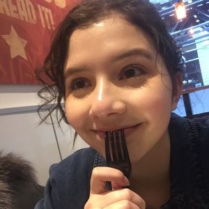 Meet your Posher, Maya